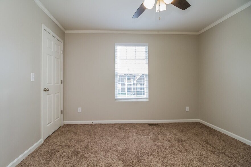 Building Photo - 1016 Solomon Ln
