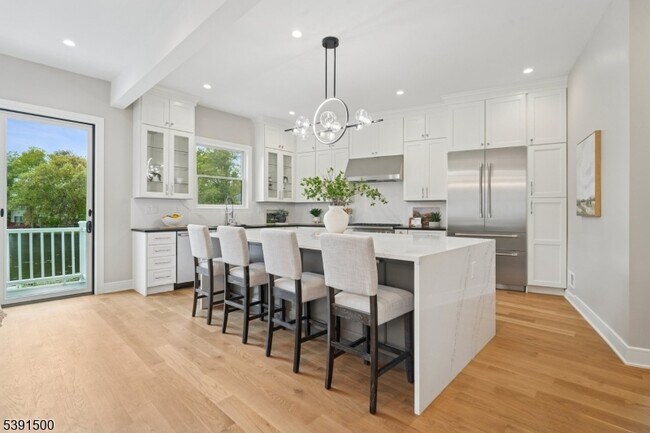 Building Photo - 15 Lake Rd