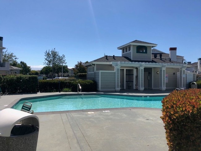 Primary Photo - 563 Shoal Cir