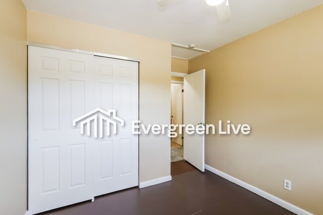 Building Photo - 207 Jupiter Dr