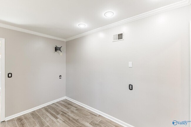 Building Photo - 1116 Tyler Rd NW