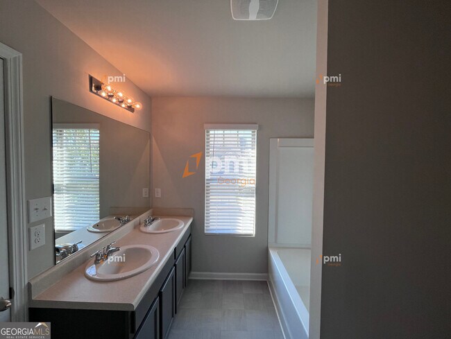 Building Photo - 2612 Lovejoy Crossing Dr