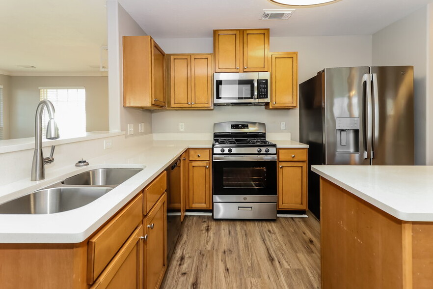 Building Photo - 2406 Glenholly Park Dr