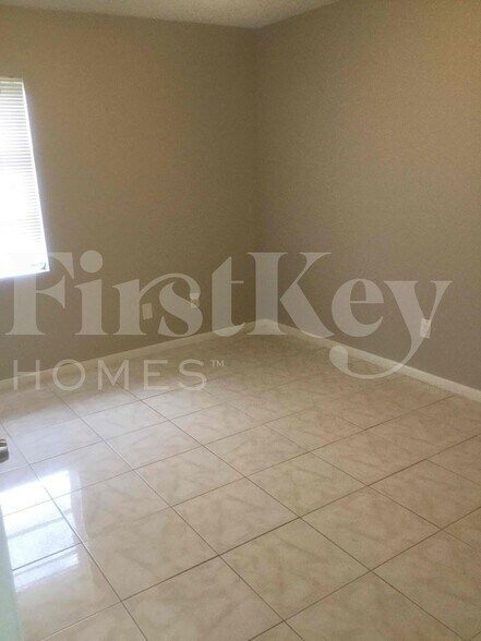 Building Photo - 202 SW Reynolds Ave