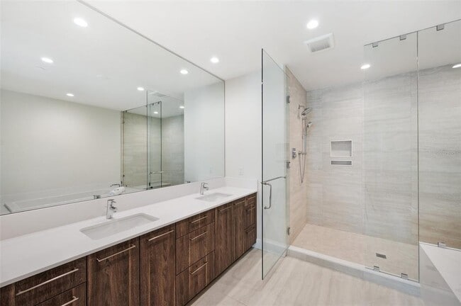 Building Photo - 301 1st St S