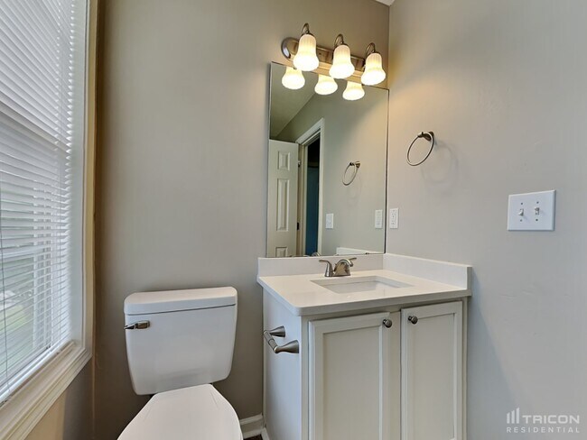Building Photo - 208 Autumn Woods Dr