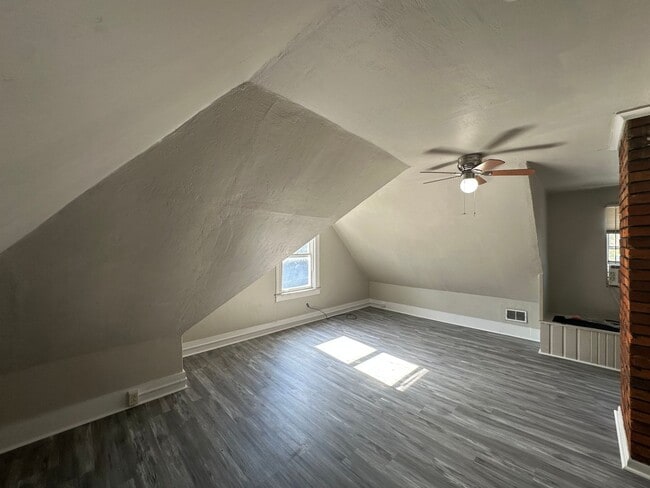 Building Photo - *** Shadyside * Large 4 Bedroom House For ...