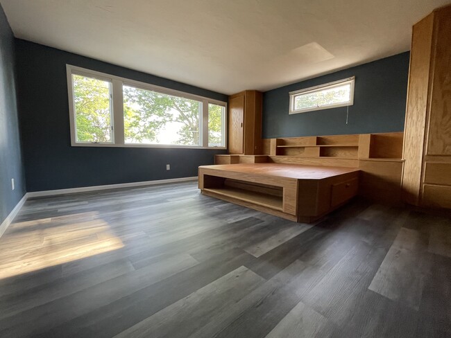 Building Photo - 2318 Storm St