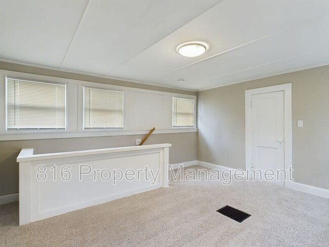 Building Photo - 3032 Elmwood Ave