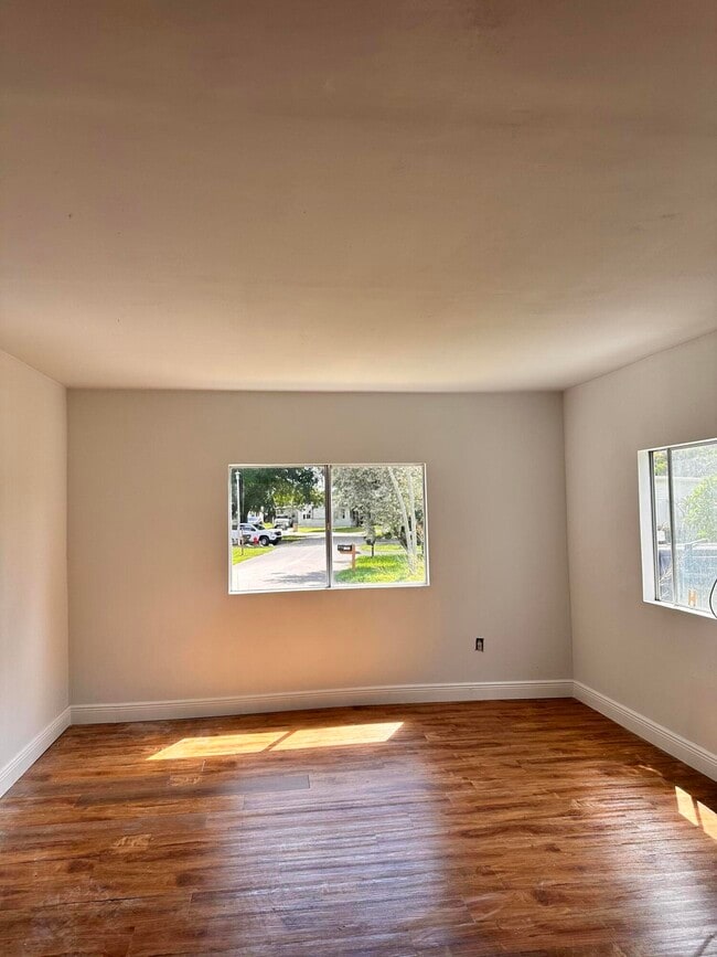 Building Photo - 11898 Cove Pl