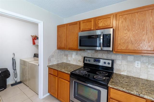 Building Photo - 2700 Peach Dr