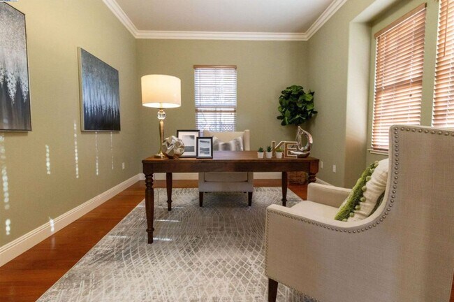 Building Photo - Pleasanton Ridge 5 bed/5 bath, Solar, Amen...