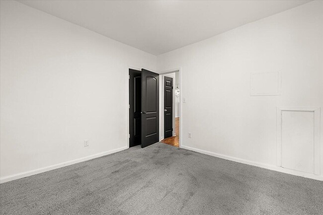 Building Photo - 2477 Hazelwood St
