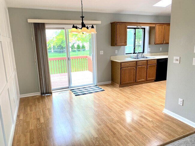 Dining room - 155 Bayberry Ln