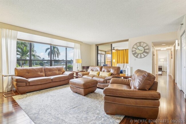 Building Photo - 7153 Promenade Dr