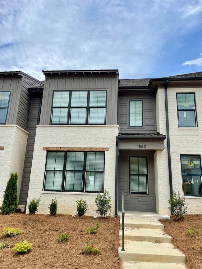Primary Photo - Upscale 3 Bedroom unit in Oxford MS
