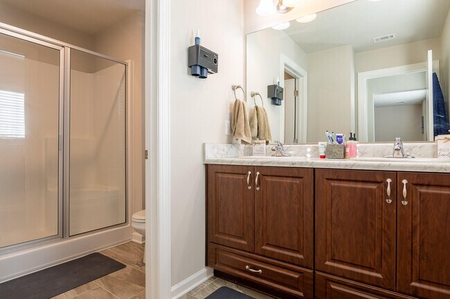 Building Photo - 704 Red Cedar Ct