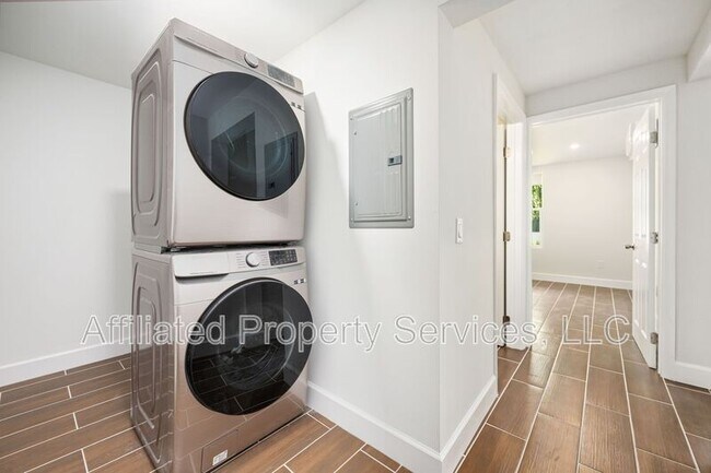 Building Photo - 4011 36th Ct