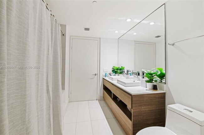 Building Photo - 1100 S Miami Ave