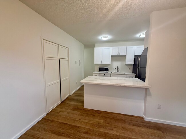 Building Photo - Alki Shores Condominiums - Alki Beach