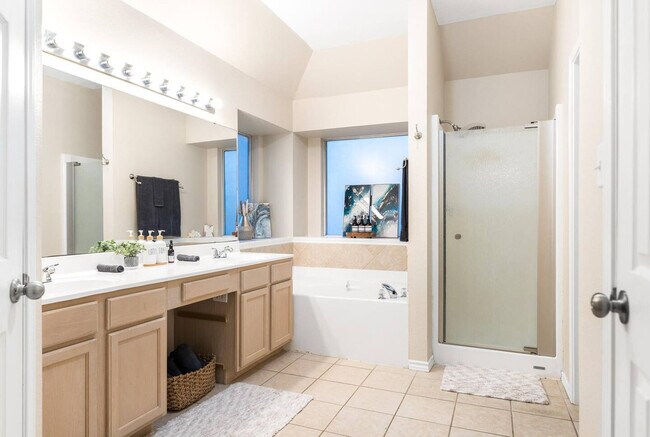 Building Photo - 7418 Lake Livingston Dr