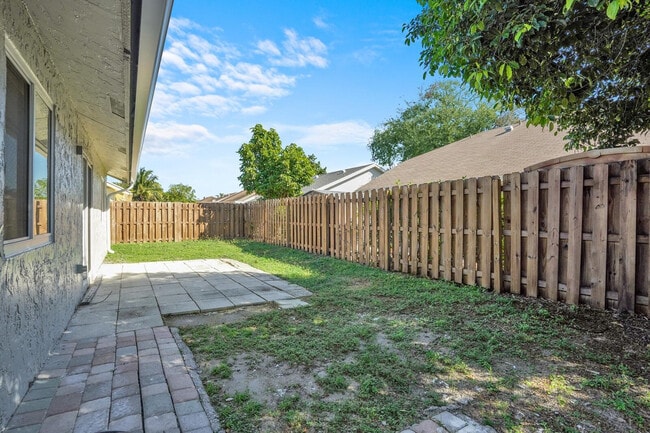 Building Photo - 10548 Boca Entrada Blvd