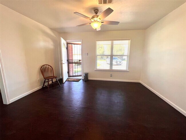 Building Photo - 3514 Sparrow St