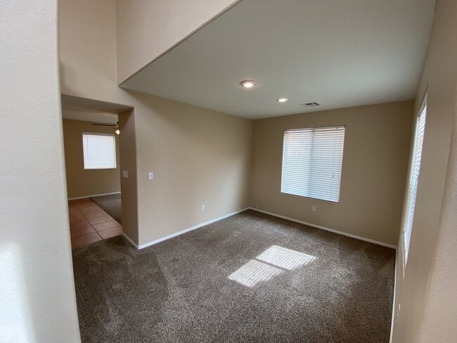 Building Photo - Stunning 3-bedroom, 2.5-bathroom rental