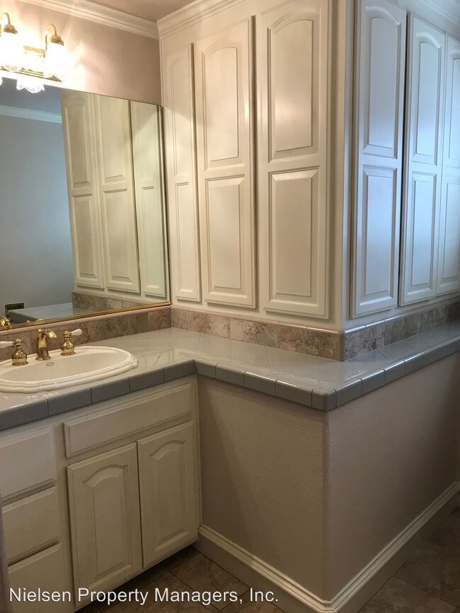 Building Photo - 2200 Capitol Ave