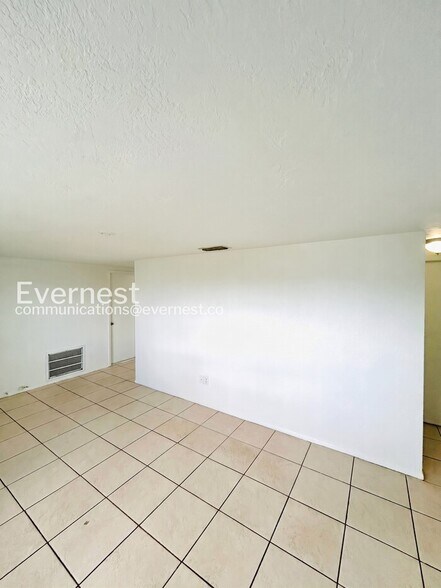 Building Photo - 3749 Beechwood Dr