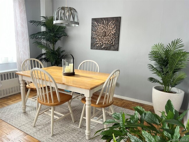 Building Photo - 10 Lake St