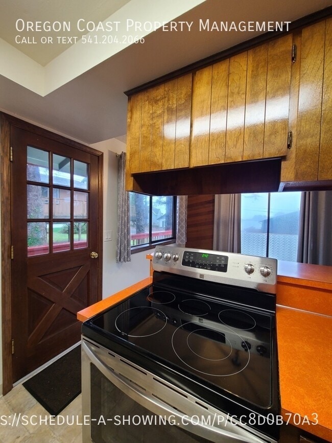 Building Photo - 835 Manzanita Ave