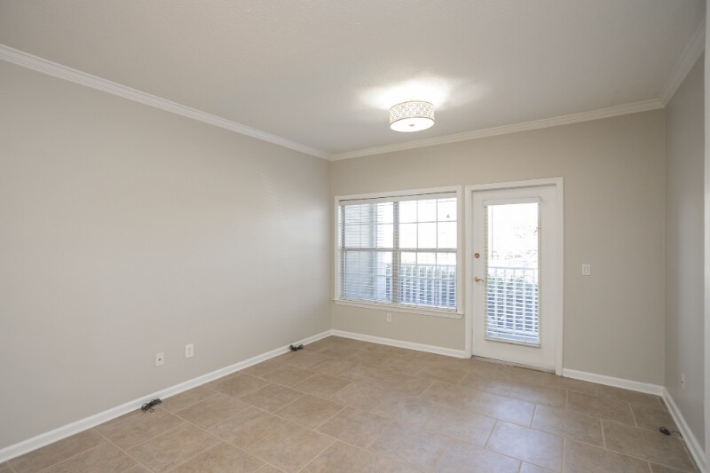 Building Photo - 2025 Woodmont Blvd