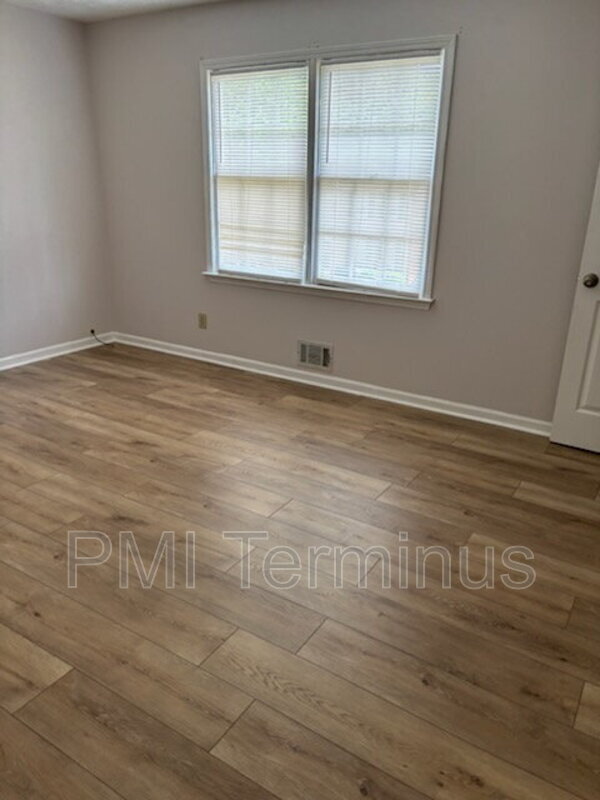 Building Photo - 5227 Ridge Forest Dr
