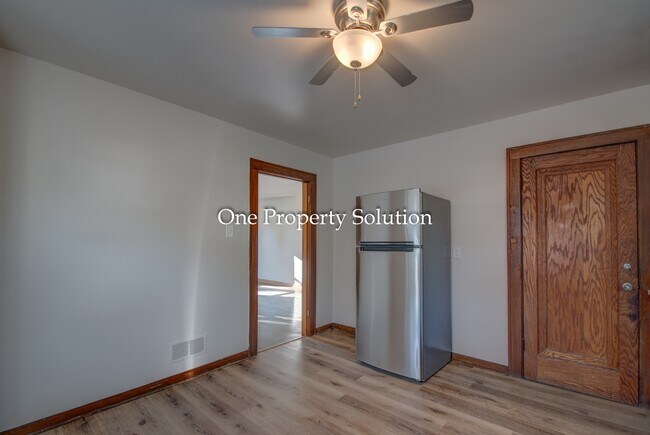 Building Photo - 700 E 36th Ave