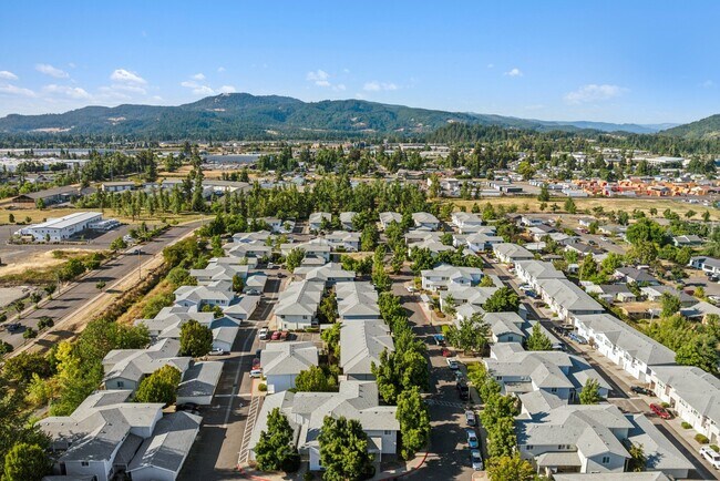 Building Photo - Brentwood Estates