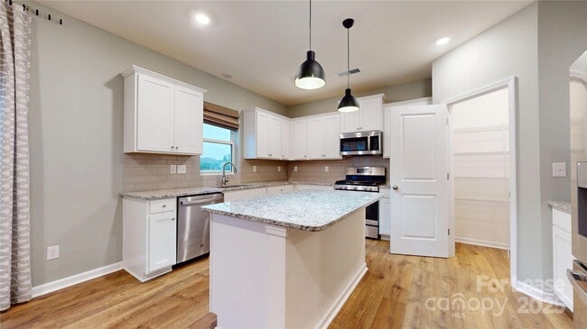 Building Photo - 2888 Yeager Dr NW