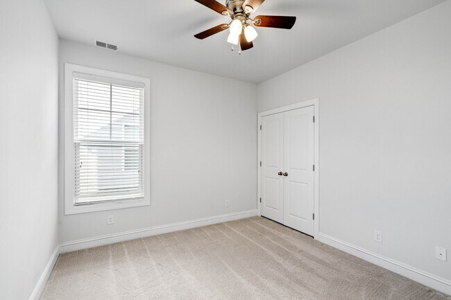 Building Photo - 3740 Sage Dr