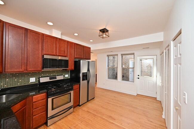 Building Photo - 7404 N Oakley Ave