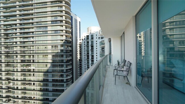 Building Photo - 1100 S Miami Ave