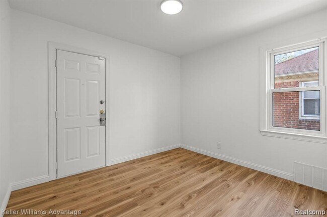 Building Photo - 20558 Oakfield Ave