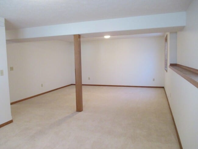 Building Photo - Great Corner Lot