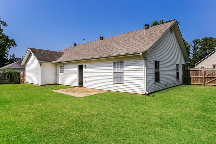 Building Photo - 2424 Cedar Ridge Dr