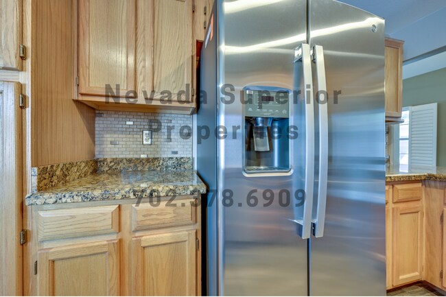 Building Photo - NW!!!  4 Bedrooms!!! Pool!! Spa!! Water Fa...