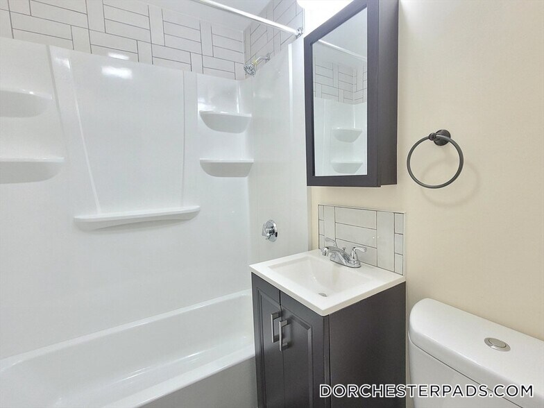 Building Photo - 49 Rosedale St