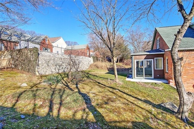 Building Photo - 66 Tyndall Ave