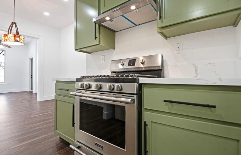 Building Photo - 325 W Bush St