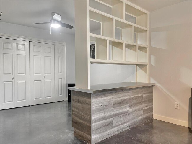 Building Photo - 1311 Antoine Dr