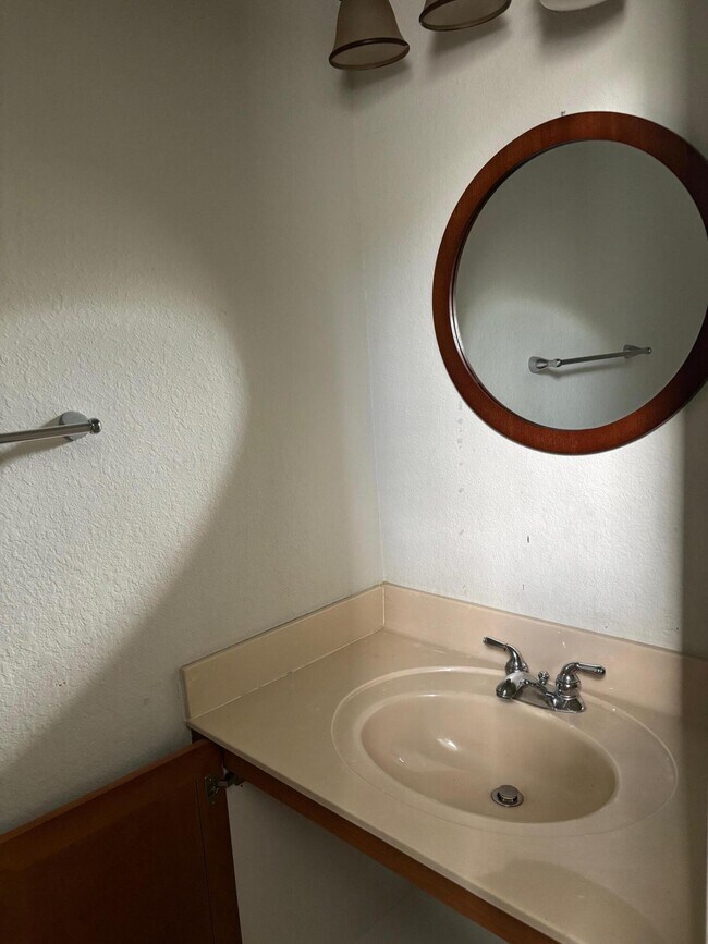 Building Photo - 1118 Shoma Dr