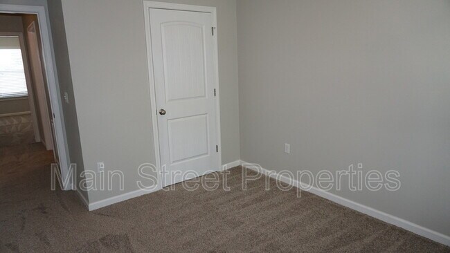 Building Photo - 2219 Waltham St